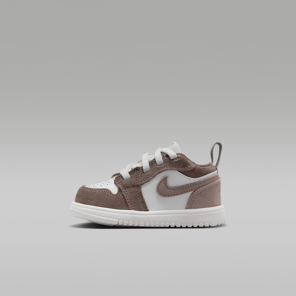 Jordan 1 Low. Nike CA